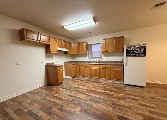 1008 N Main St, Pleasanton, TX 78064 — photo 11
