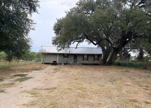 1008 N Main St, Pleasanton, TX 78064 — photo 2