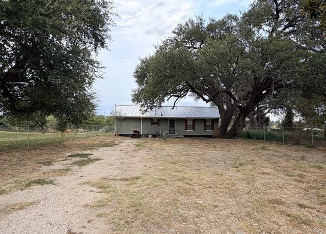 1008 N Main St, Pleasanton, TX 78064 — photo 3