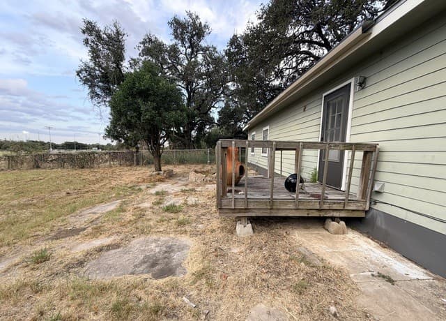 1008 N Main St, Pleasanton, TX 78064 — photo 6