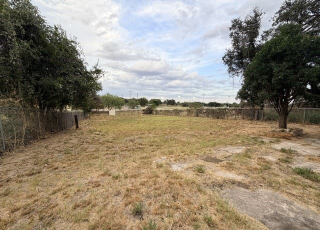 1008 N Main St, Pleasanton, TX 78064 — photo 7