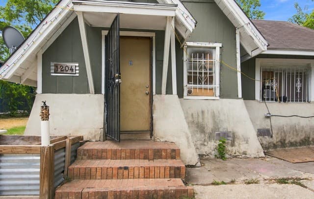 1204 W Kings Hwy, San Antonio, TX 78201 — photo 2