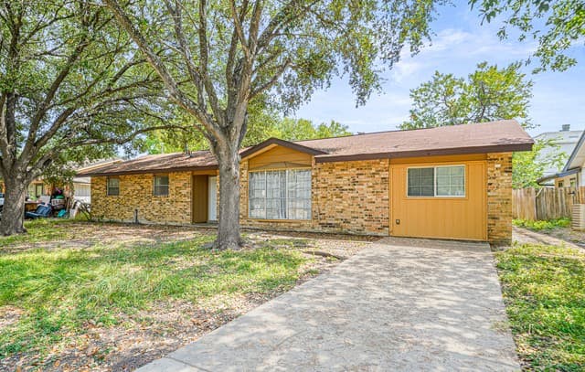 5102  Village Row, San Antonio, TX 78218 — photo 2