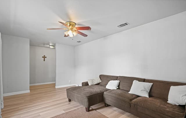 5102  Village Row, San Antonio, TX 78218 — photo 3