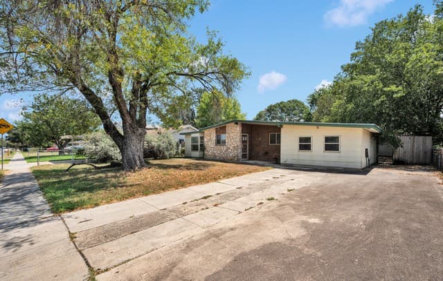 430  Lanier, San Antonio, TX 78221 — photo 2
