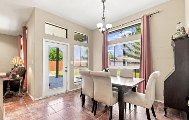 314  Yorktown, Pleasanton, TX 78064 — photo 10
