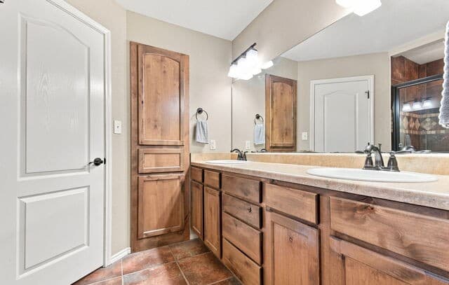 314  Yorktown, Pleasanton, TX 78064 — photo 13