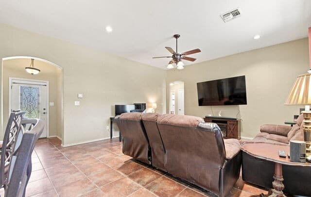 314  Yorktown, Pleasanton, TX 78064 — photo 4