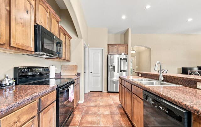 314  Yorktown, Pleasanton, TX 78064 — photo 7