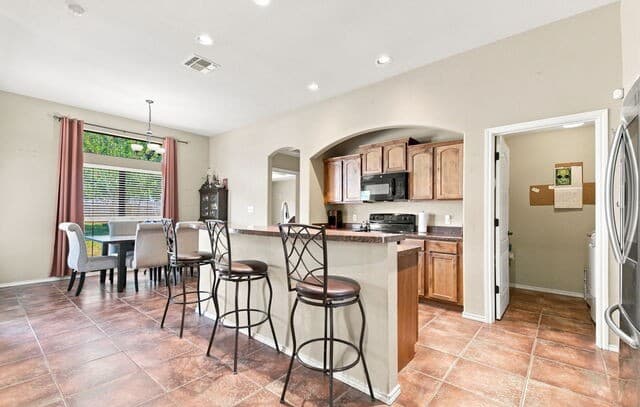 314  Yorktown, Pleasanton, TX 78064 — photo 8