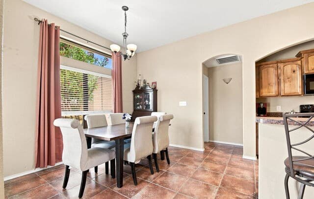 314  Yorktown, Pleasanton, TX 78064 — photo 9