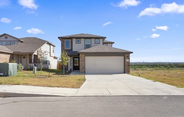 11221  Hollinger Cir