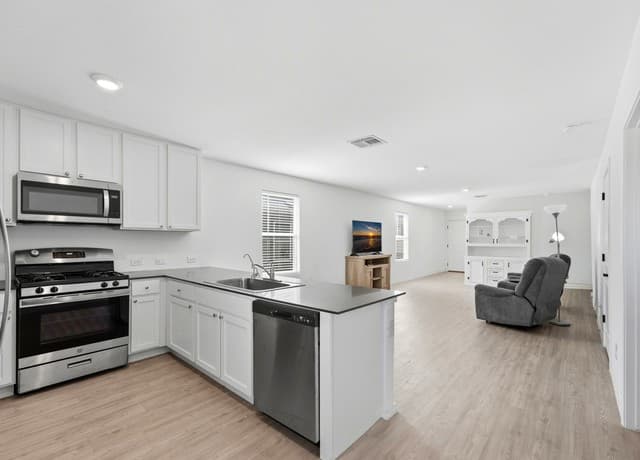 7851  Nessie Trl, San Antonio, TX 78227 — photo 10