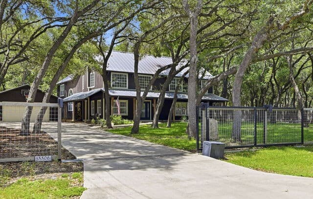 8806  Shoshoni Trl, San Antonio, TX 78255 — photo 3