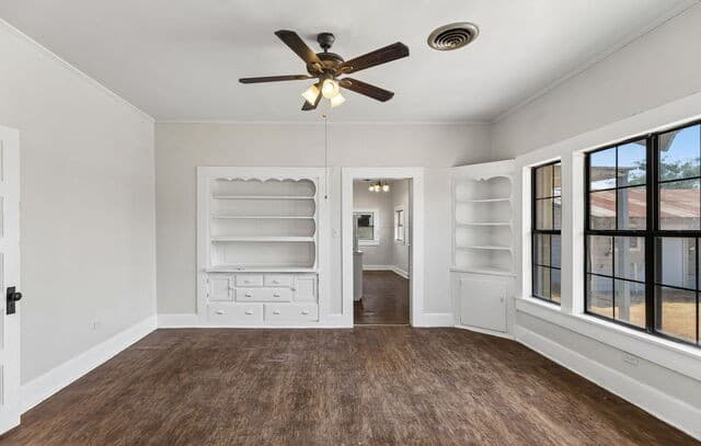 201 E Harris St, Dilley, TX 78017 — photo 10