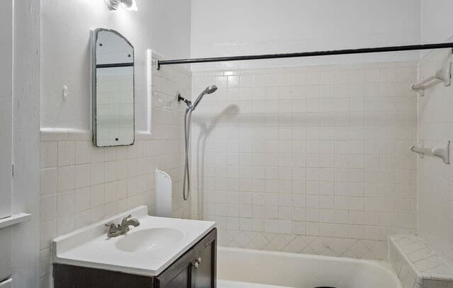 201 E Harris St, Dilley, TX 78017 — photo 12