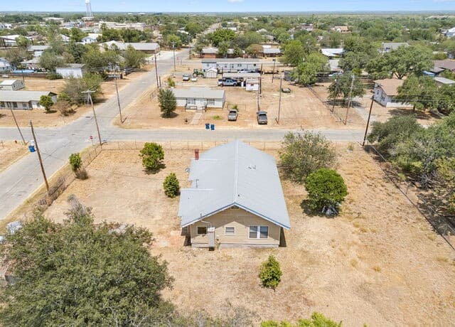 201 E Harris St, Dilley, TX 78017 — photo 13