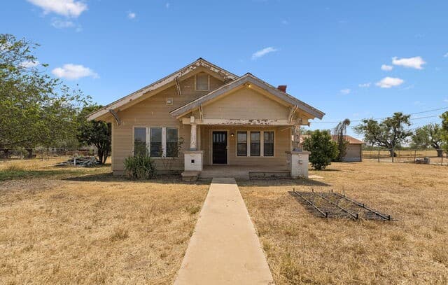 201 E Harris St, Dilley, TX 78017 — photo 4