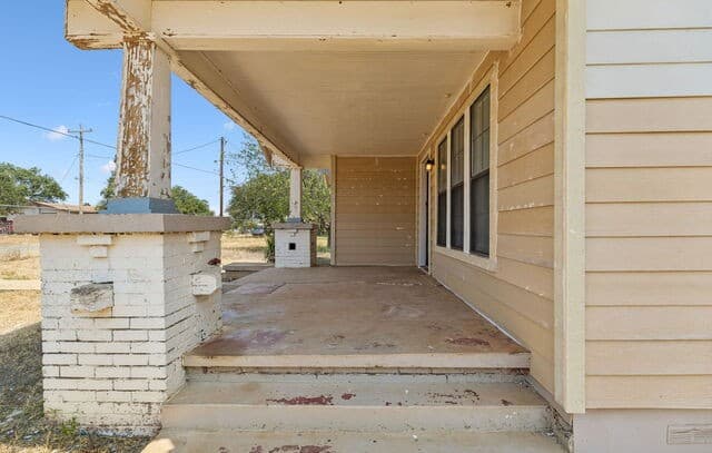 201 E Harris St, Dilley, TX 78017 — photo 7