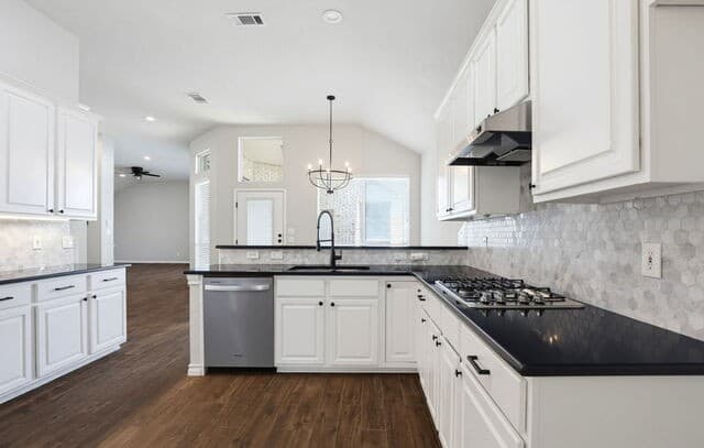 27  Fonthill Way, San Antonio, TX 78218 — photo 7