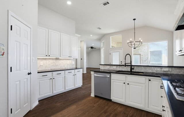 27  Fonthill Way, San Antonio, TX 78218 — photo 8