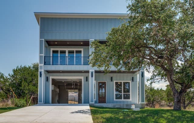 748  Riviera Dr
