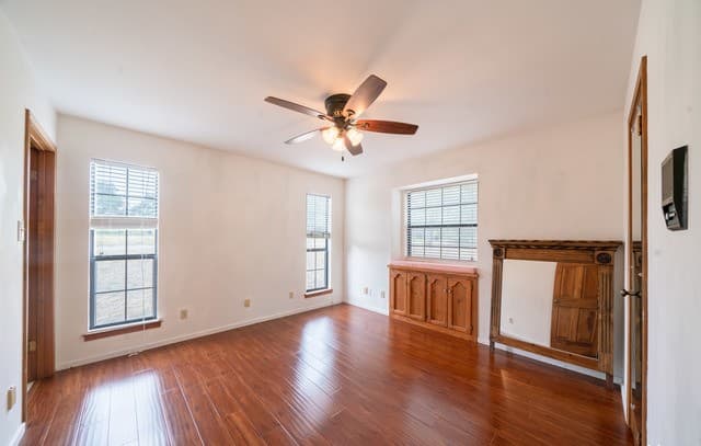 101  Encino Park, Devine, TX 78016 — photo 11