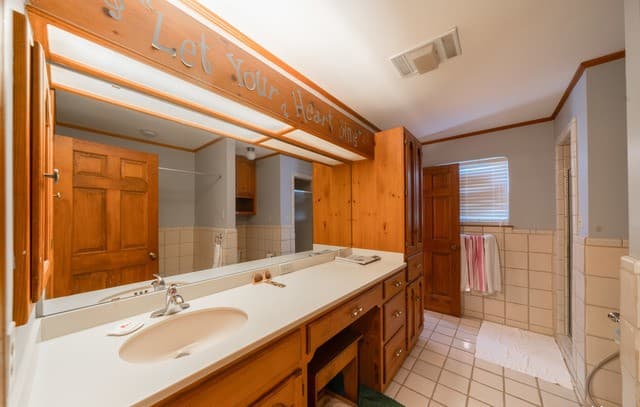 101  Encino Park, Devine, TX 78016 — photo 18