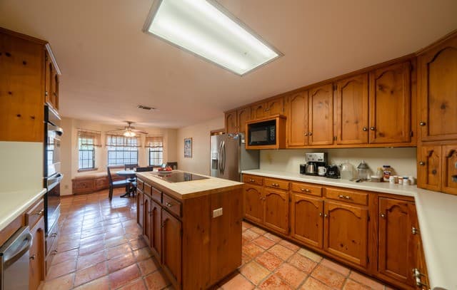 101  Encino Park, Devine, TX 78016 — photo 6