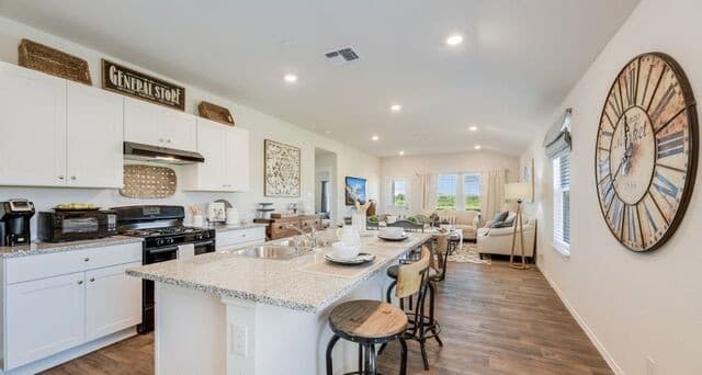 5926  Basalt Bay, San Antonio, TX 78222 — photo 4