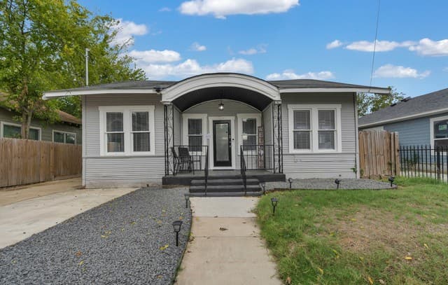 704  Cuney
