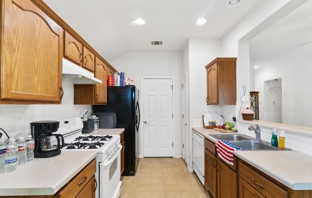 3827  Mistflower Dr, Converse, TX 78109 — photo 4