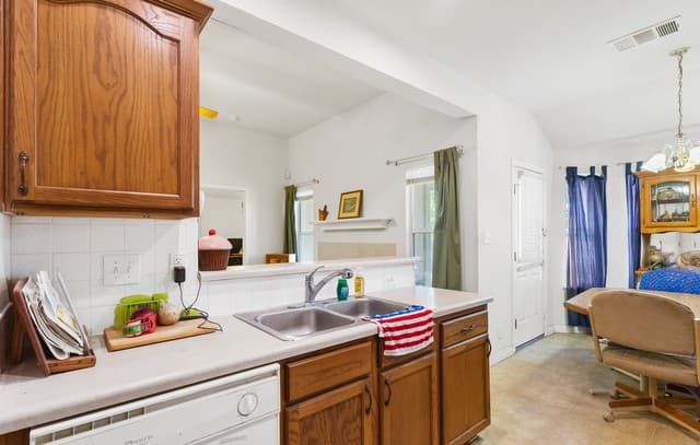 3827  Mistflower Dr, Converse, TX 78109 — photo 6