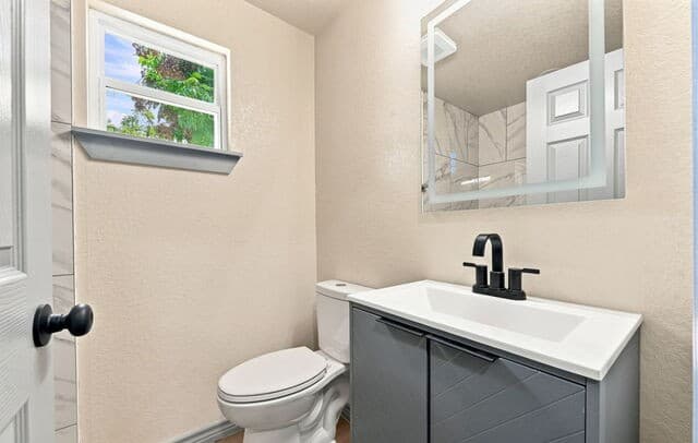 2410  Lee Hall, San Antonio, TX 78201 — photo 12