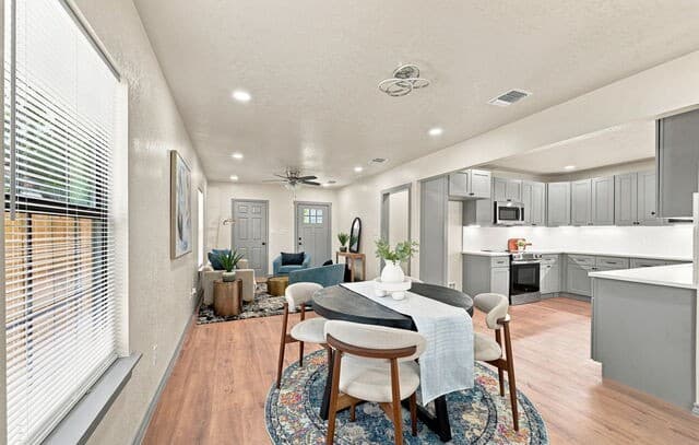 2410  Lee Hall, San Antonio, TX 78201 — photo 2