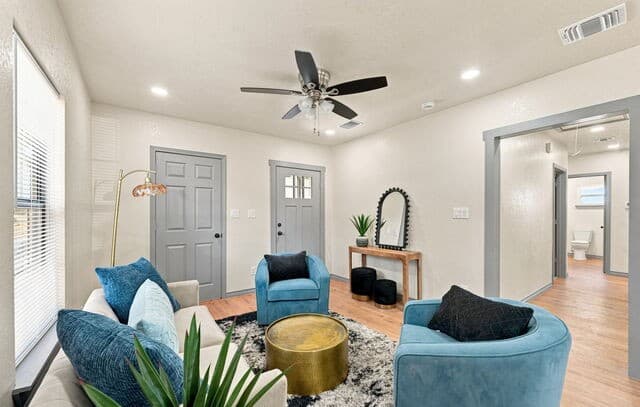 2410  Lee Hall, San Antonio, TX 78201 — photo 9
