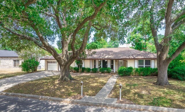 621 Balfour Dr