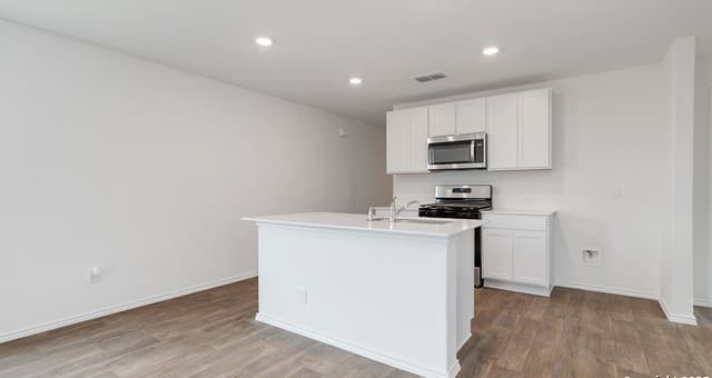 15410  Lemon Pepper Creek, Von Ormy, TX 78073 — photo 2