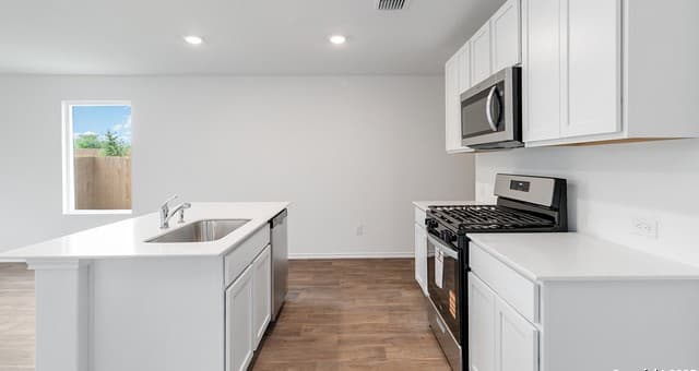 15410  Lemon Pepper Creek, Von Ormy, TX 78073 — photo 3