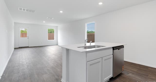 15410  Lemon Pepper Creek, Von Ormy, TX 78073 — photo 7