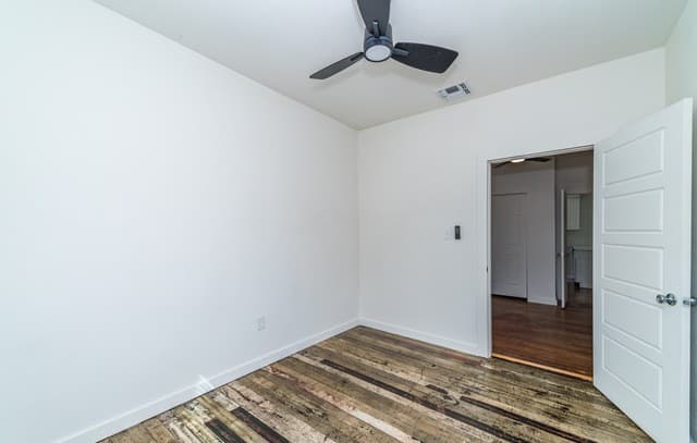 930 W Ridgewood Ct, San Antonio, TX 78201 — photo 16