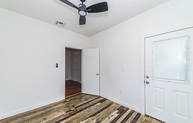 930 W Ridgewood Ct, San Antonio, TX 78201 — photo 17