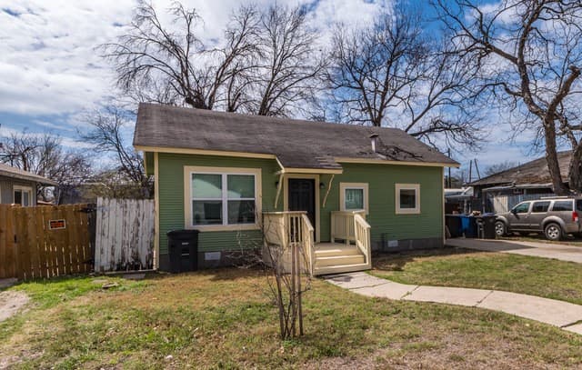 930 W Ridgewood Ct, San Antonio, TX 78201 — photo 2
