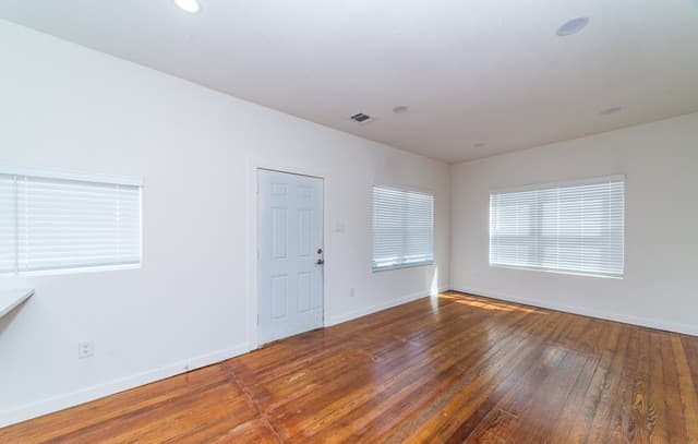 930 W Ridgewood Ct, San Antonio, TX 78201 — photo 5