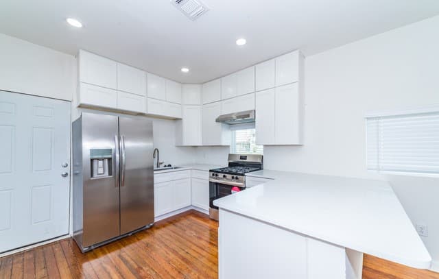 930 W Ridgewood Ct, San Antonio, TX 78201 — photo 9