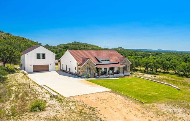 147  Gray Wolf, Blanco, TX 78606 — photo 2