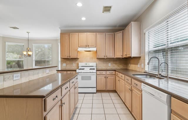 6318  Jade Gln, San Antonio, TX 78249 — photo 21