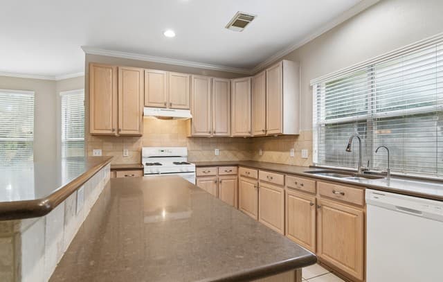 6318  Jade Gln, San Antonio, TX 78249 — photo 22