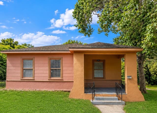 1023 W French Pl