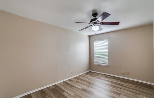 2802  Darwin Dr, San Antonio, TX 78228 — photo 10